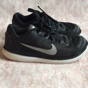 Nike boys running shoes